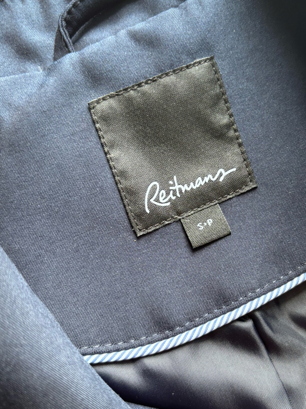 Reitmans Trench Coat with Belt in Navy - Picture 4 of 10